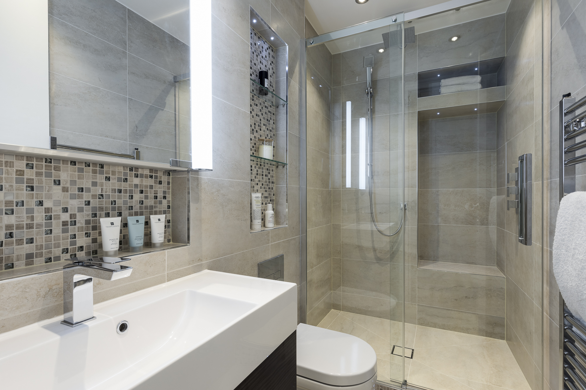 5 Small Bathroom Shower Design Ideas, Bathtub Showers For Small Bathrooms